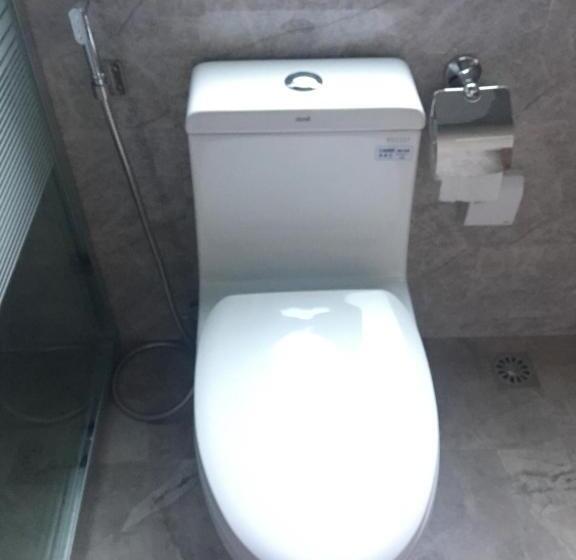 펜션 March Garden Next To The Furniture Market