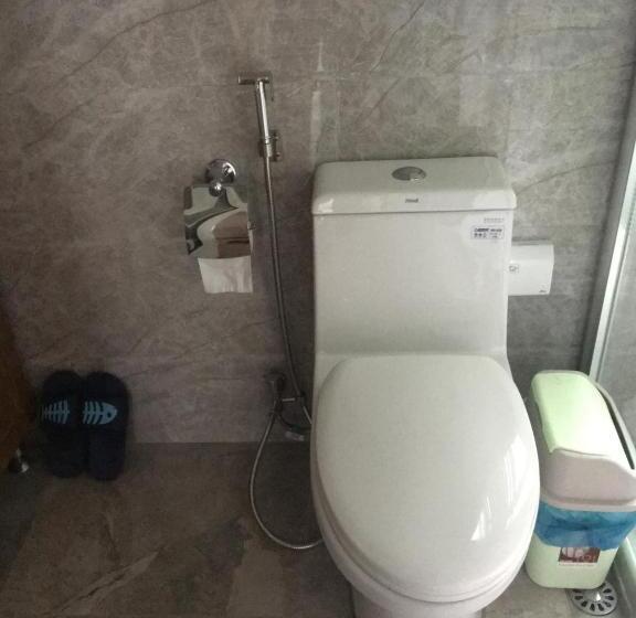 펜션 March Garden Next To The Furniture Market