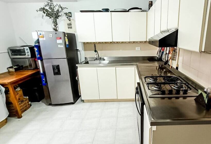 膳宿费 Moradia Laureles Medellin