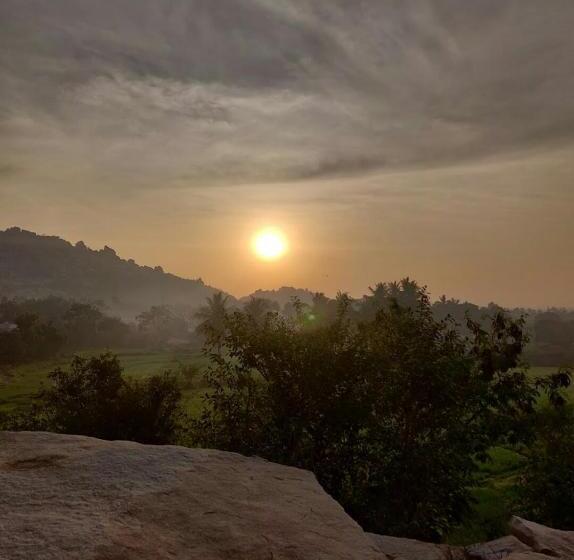 פנסיון Sunrise Guest House & Restaurant