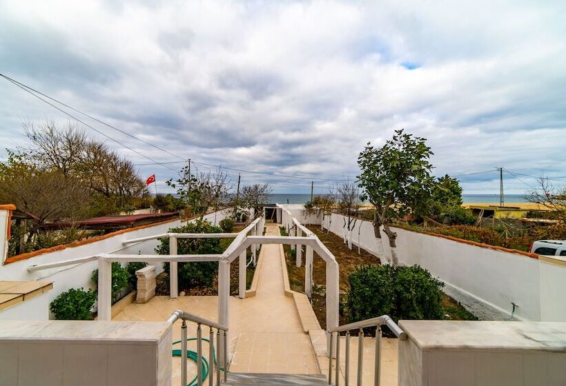 פנסיון Yeniköy House