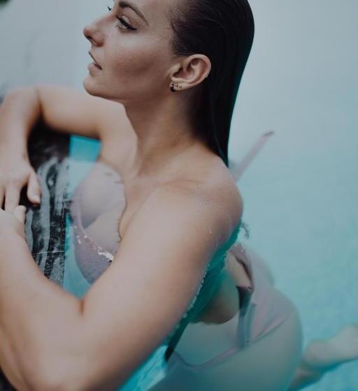 استراحتگاه Cliff Stories