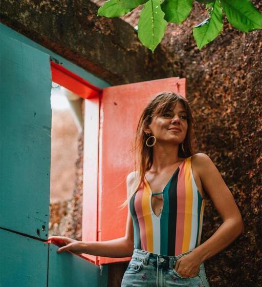 استراحتگاه Cliff Stories