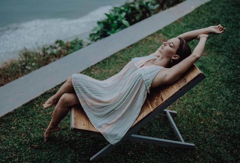 استراحتگاه Cliff Stories