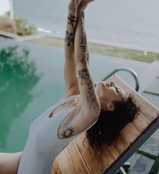 استراحتگاه Cliff Stories