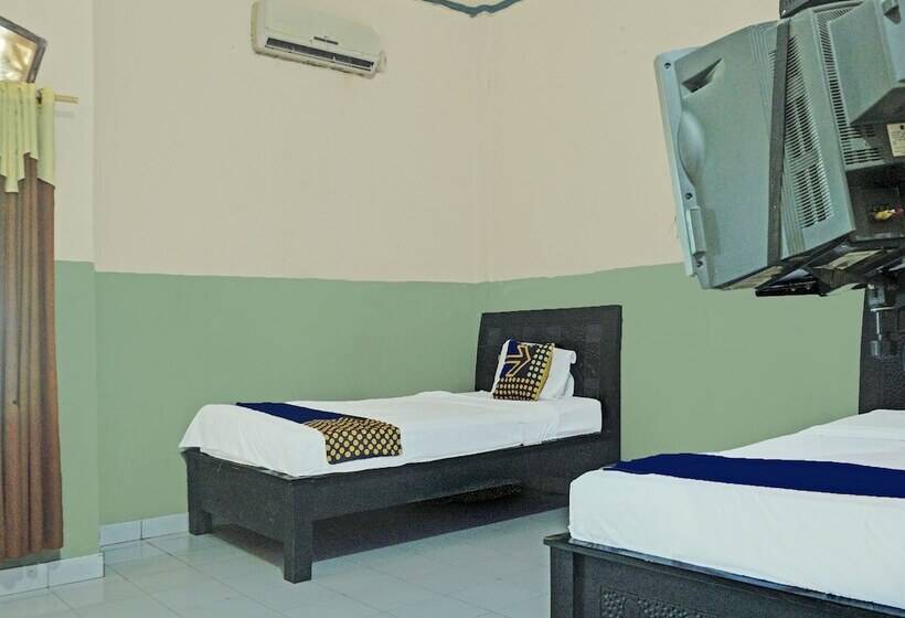 Spot On 92280 Hotel Romli