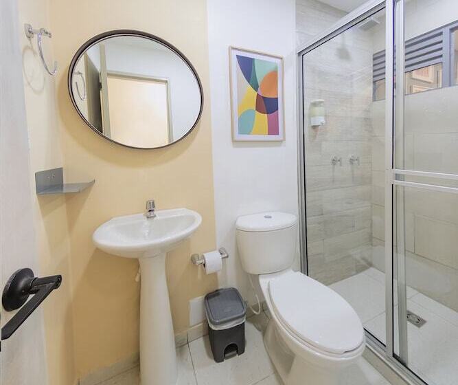 Ventiuna Hotel & Hostel