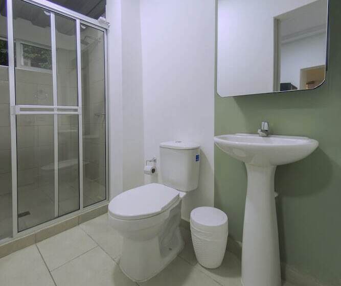 Ventiuna Hotel & Hostel