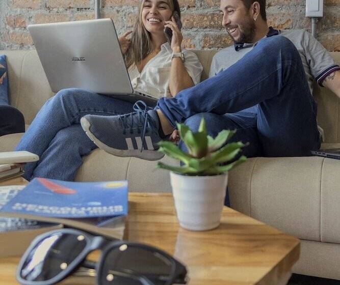 Ventiuna Hotel & Hostel