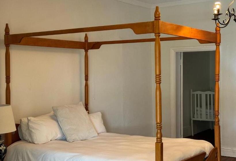 הוסטל Summerhill Inn