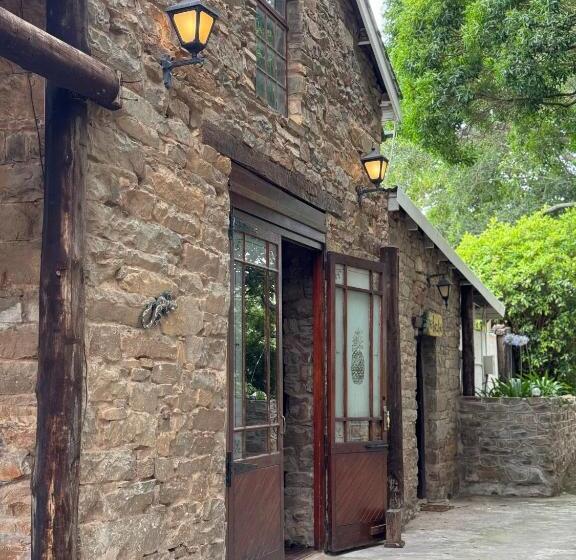 הוסטל Summerhill Inn