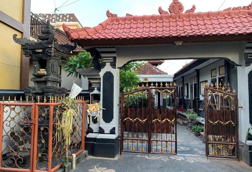 הוסטל Tirtasuci House