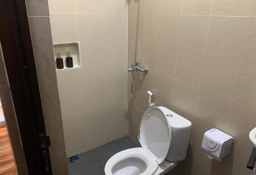 הוסטל Tirtasuci House