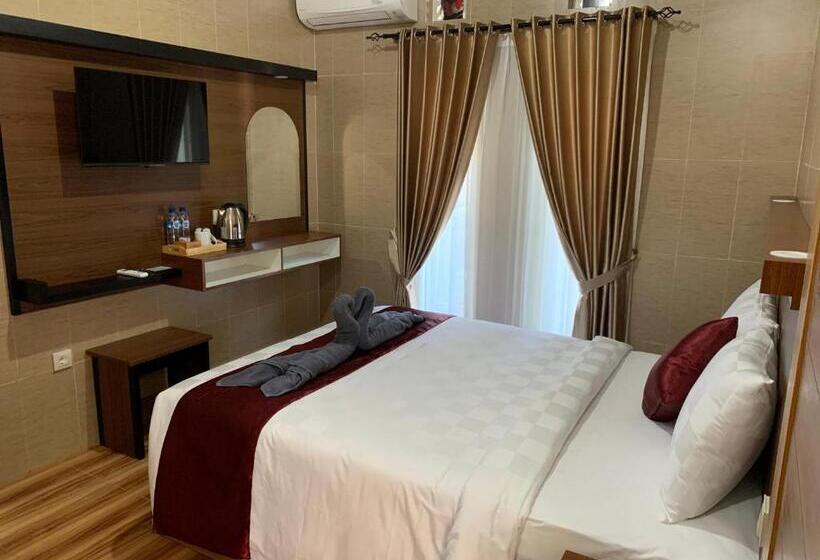 הוסטל Tirtasuci House