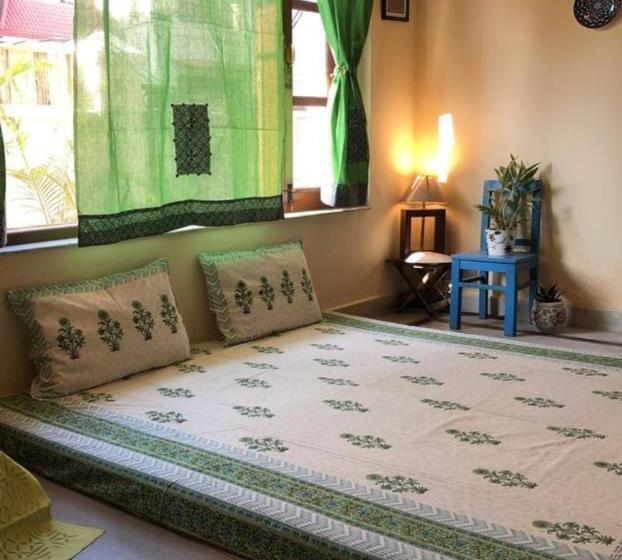 הוסטל Traveller S Nest
