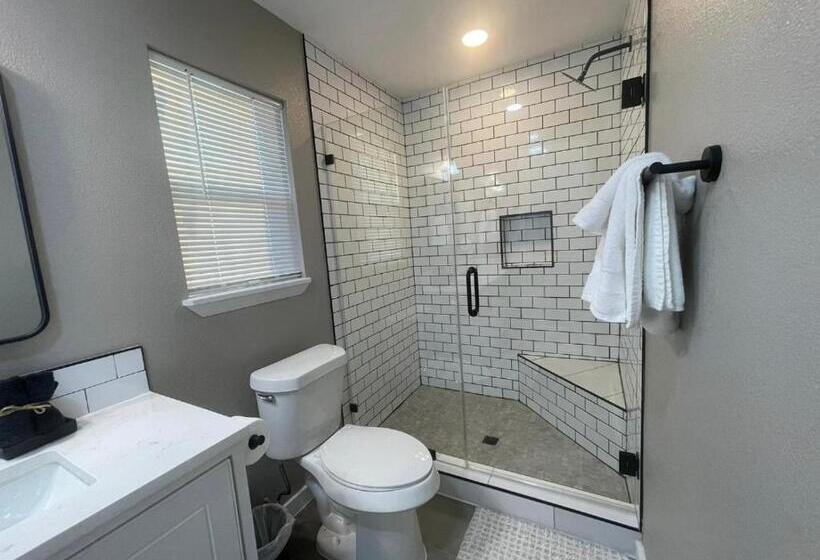 Apt 3   Roman At High Plains Lodge