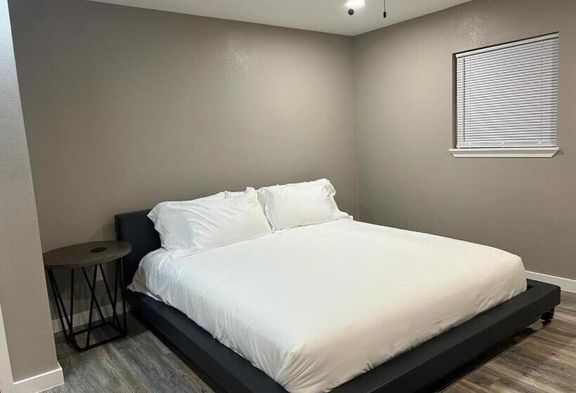 Apt 3   Roman At High Plains Lodge