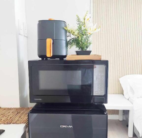 تختخواب و صبحانه Cozy Condo With City View