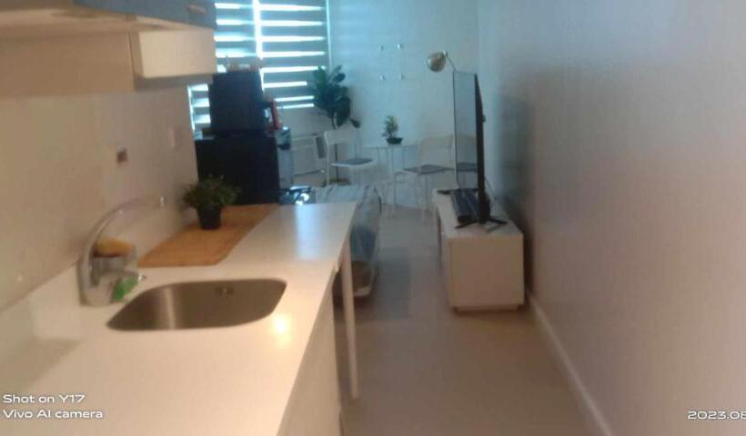 تختخواب و صبحانه Cozy Condo With City View