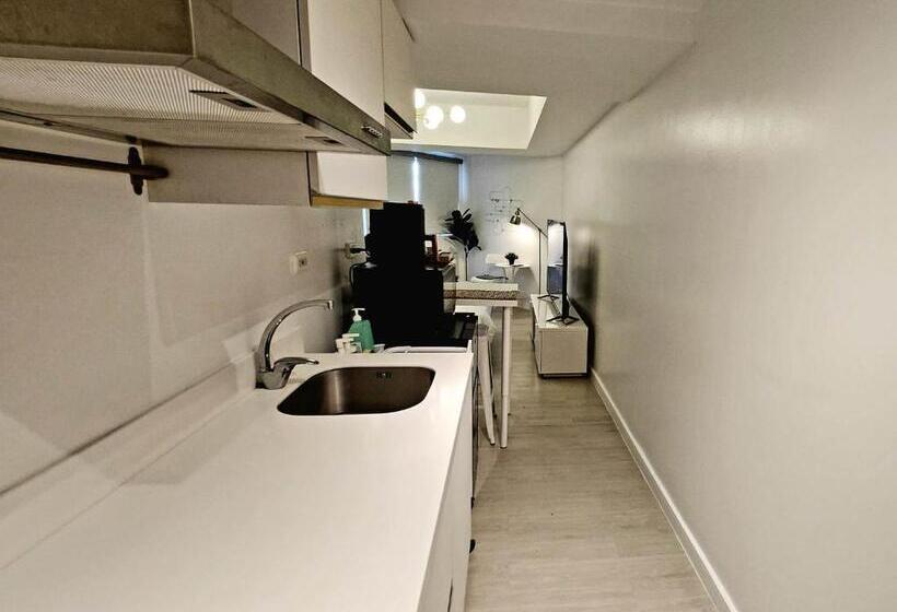 تختخواب و صبحانه Cozy Condo With City View