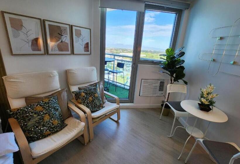 تختخواب و صبحانه Cozy Condo With City View