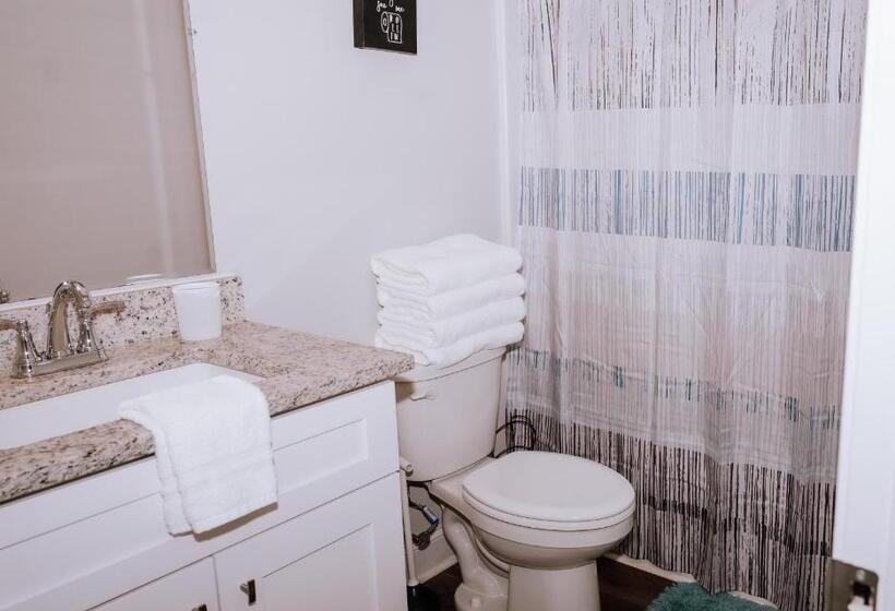 مبيت وإفطار Charming Urban Oasis