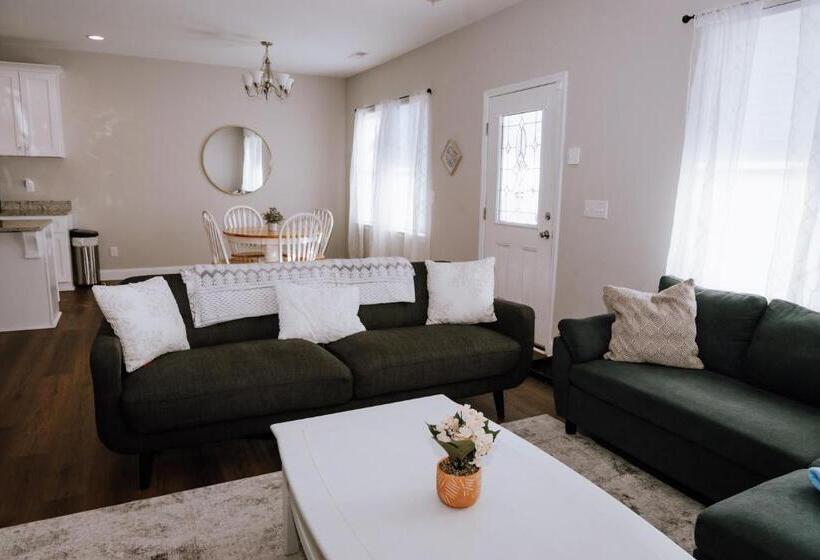 مبيت وإفطار Charming Urban Oasis