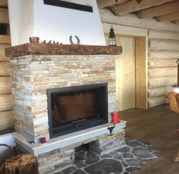 Bed and Breakfast Log House Poludnica