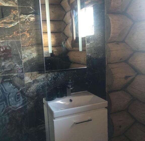 Bed and Breakfast Log House Poludnica