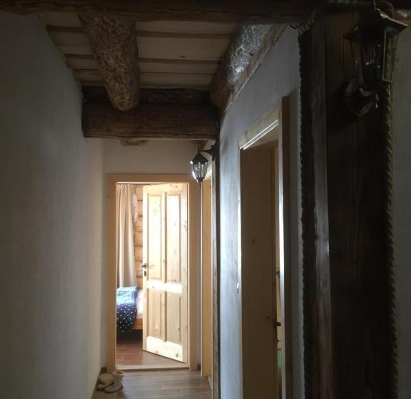 Bed and Breakfast Log House Poludnica