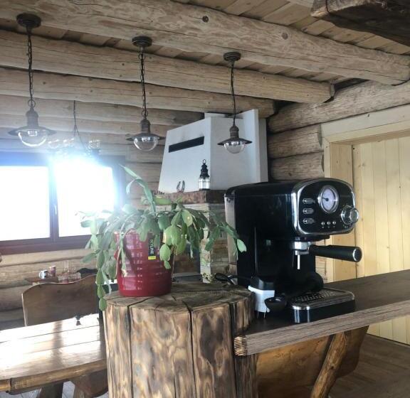 Bed and Breakfast Log House Poludnica