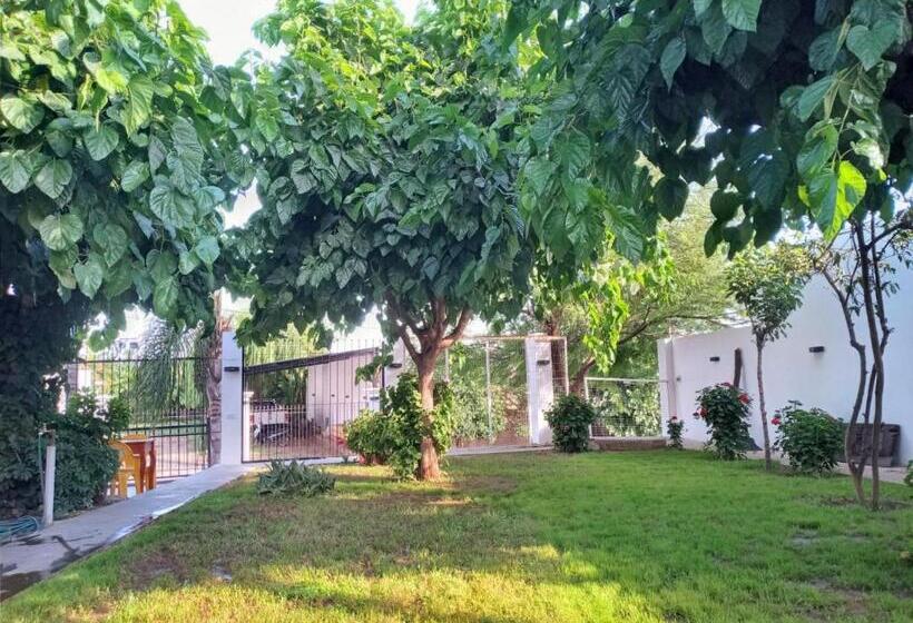 تختخواب و صبحانه Posada Las Hortensias