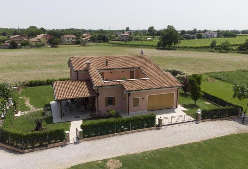 ベッドアンドブレックファースト Villarosa