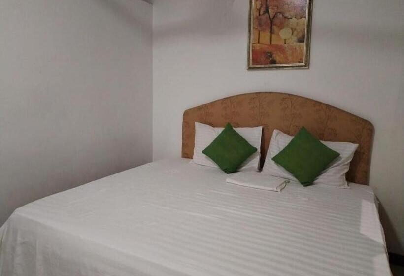 호텔 Ambula Food Court