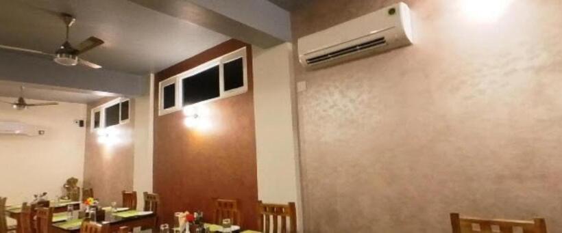 בית מלון כפרי Apoorva Royale Salepali