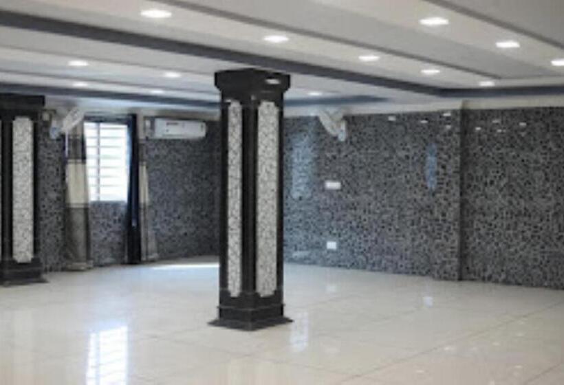 ホテル Ashray Angul