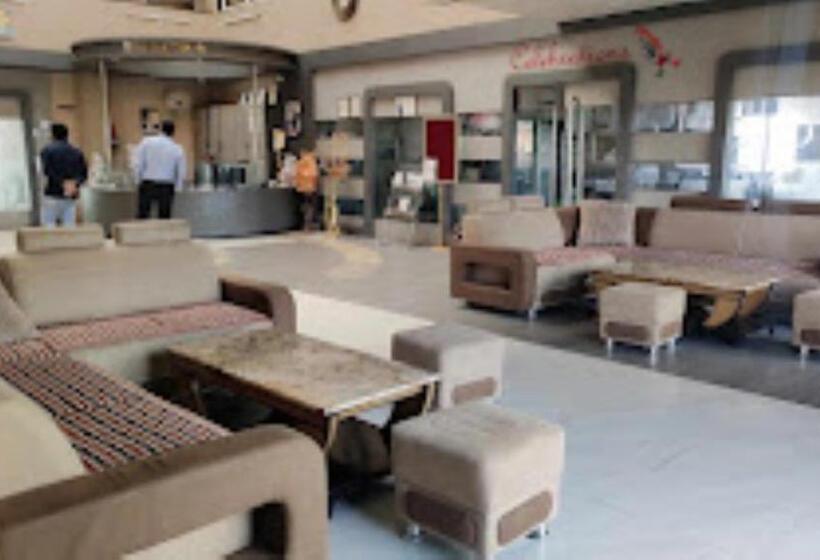 فندق Buldana Urban Residency Club , Buldana