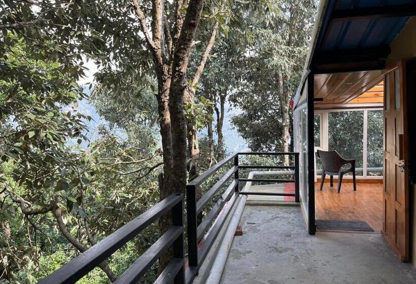 Hotel Dunagiri Retreat