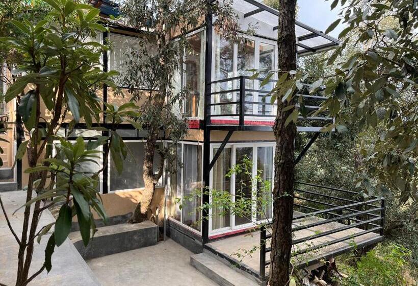 Hotel Dunagiri Retreat