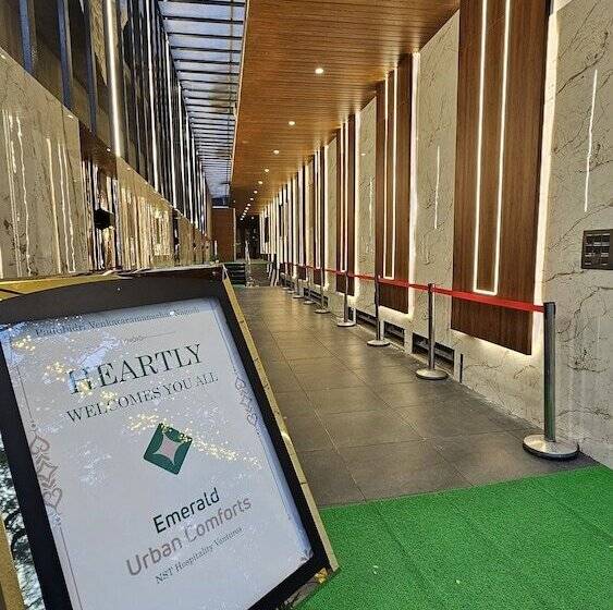 Отель Emerald Urban Comforts