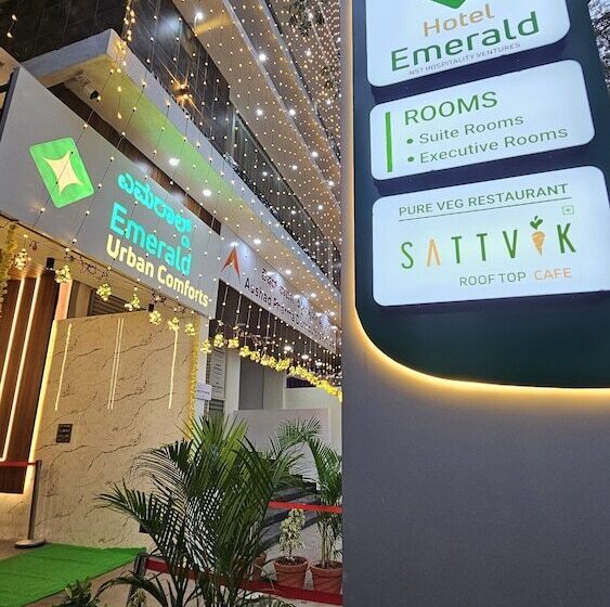 Отель Emerald Urban Comforts
