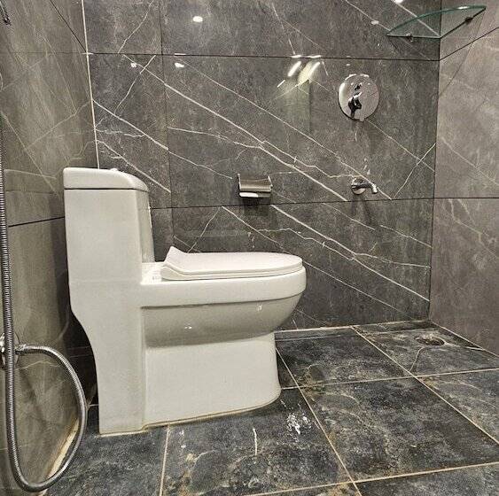 Отель Emerald Urban Comforts