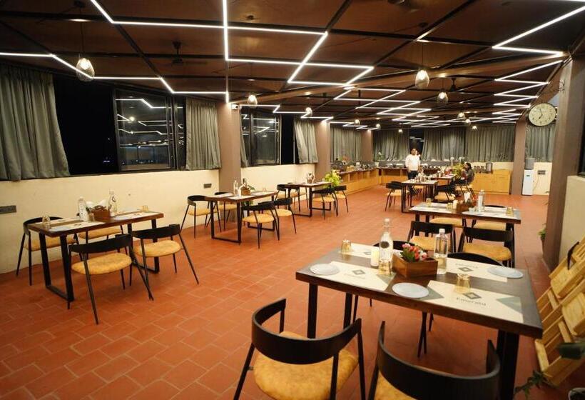 Отель Emerald Urban Comforts