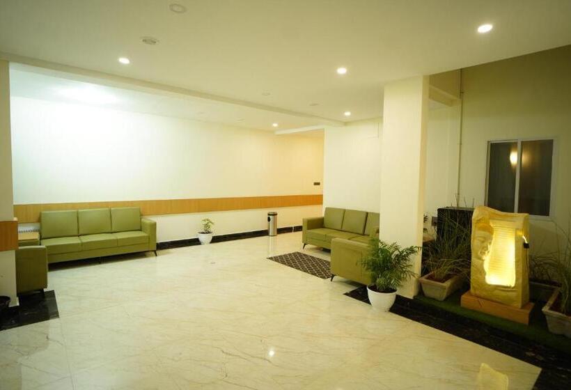 Отель Emerald Urban Comforts