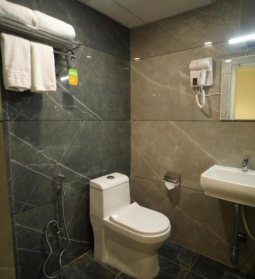 Отель Emerald Urban Comforts