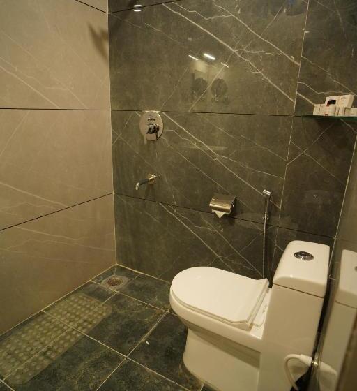 Отель Emerald Urban Comforts