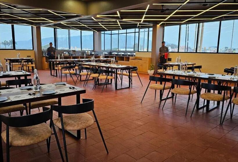 Отель Emerald Urban Comforts