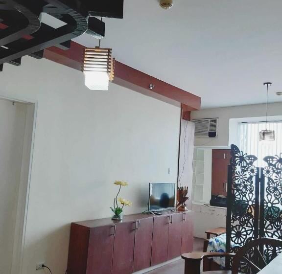 בית מלון כפרי Entrata Condo Alabang