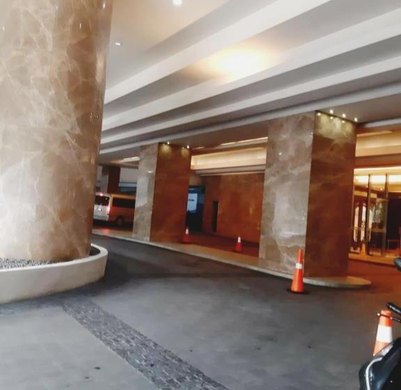 בית מלון כפרי Entrata Condo Alabang