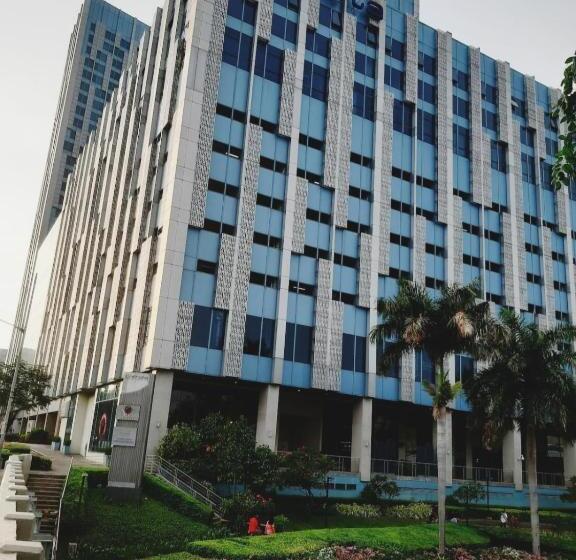 בית מלון כפרי Entrata Condo Alabang